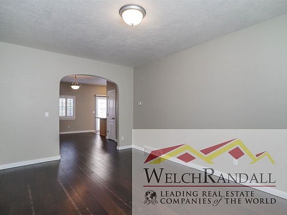 3rd image of 887 E Chase Creek Ct