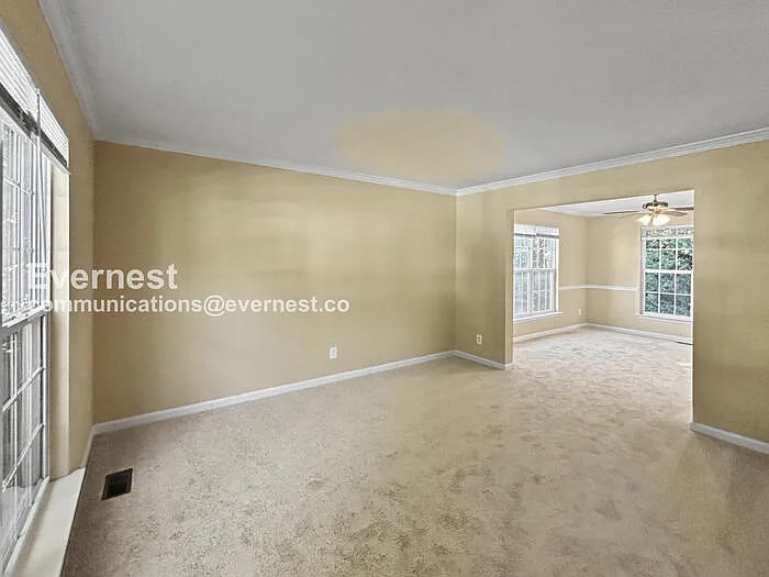 8 Sarrington Ct — Photo 2