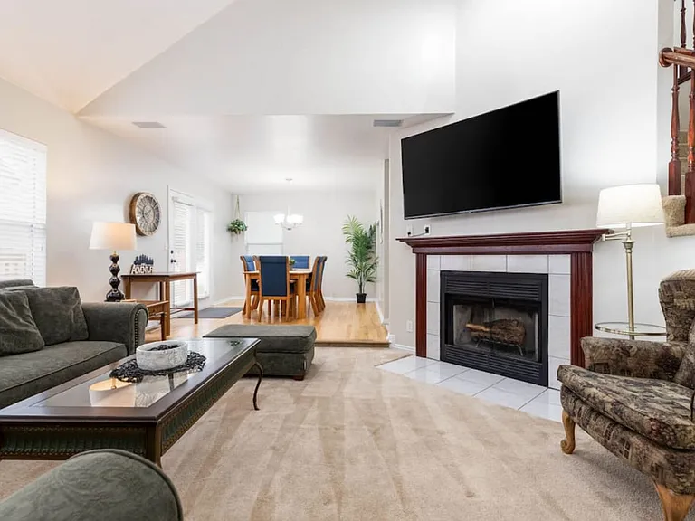 S Clover Spring Ln — Photo 2