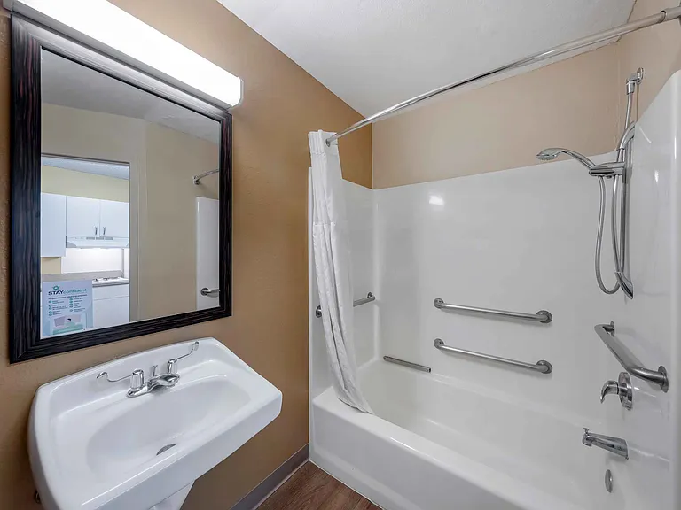 Studio Suite - 2 Full Beds