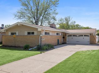 257 Terry Ln, Villa Park, IL 60181