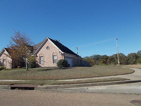 5th image of 609 Shelley Renee Ln