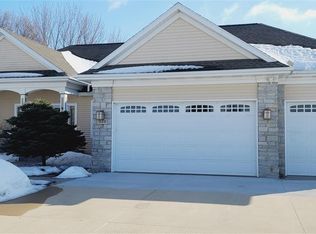 1826 Donald Dr, Cedar Falls, IA 50613