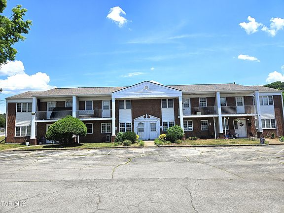 2nd image of 800 Locust St APT 3