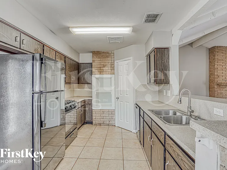 6610 Rowell Ct — Photo 8