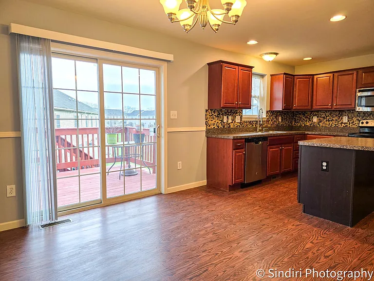 6419 Creekbend Dr — Photo 47