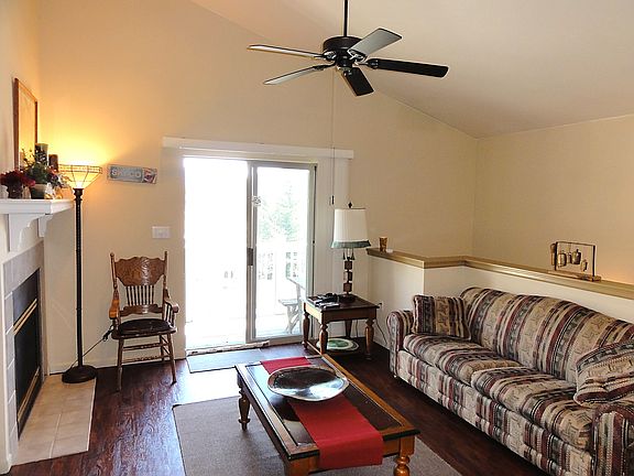 Vaulted ceiling in living 
