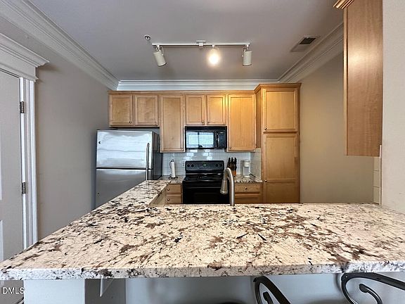 3rd image of 900 Canenaugh Dr APT 305