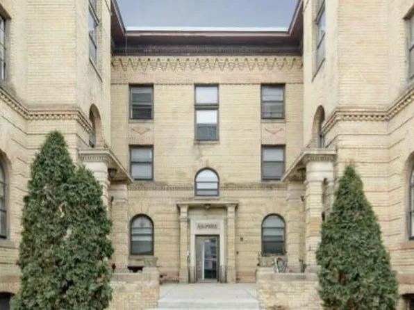 327 6th Ave SE #108, Minneapolis, MN 55414