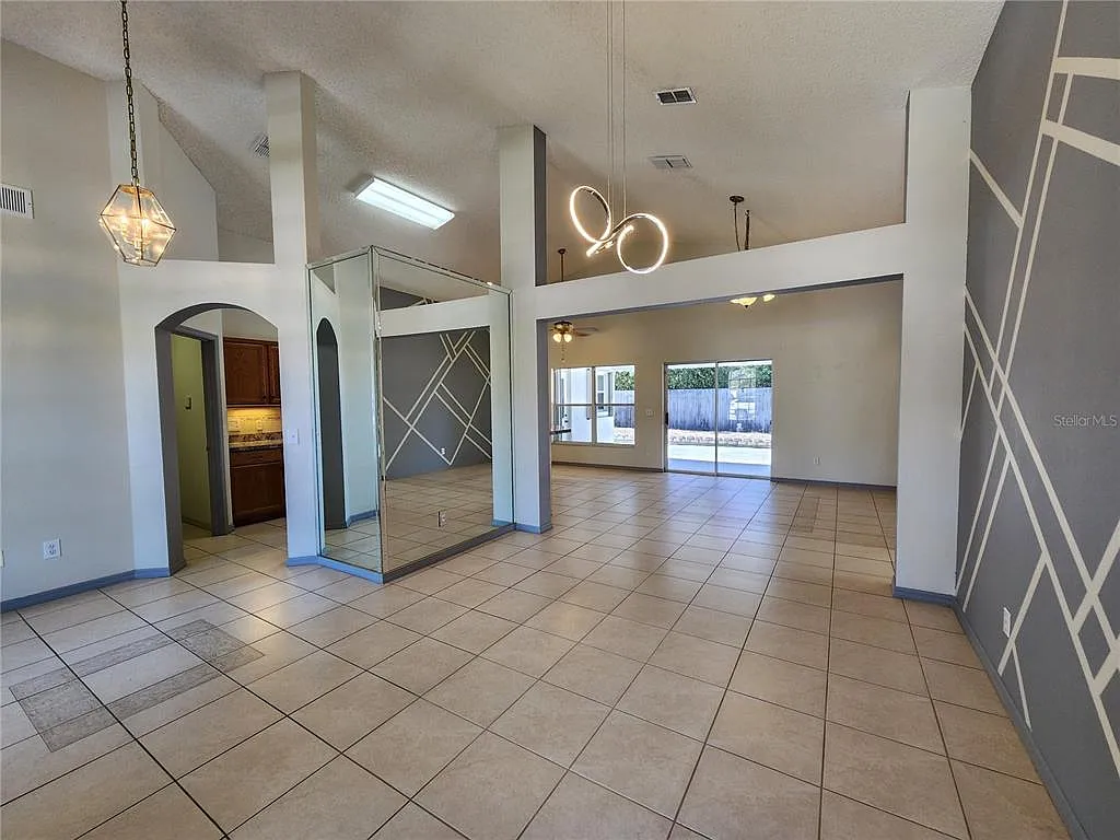 3 bed, 2.0 bath, 1632 sqft, $2,450 — Photo 2