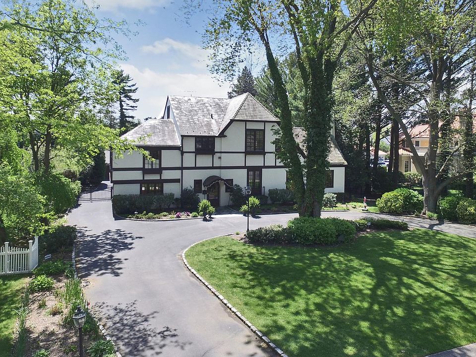 1st image of 90 5th St