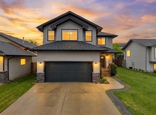 9 NW Lincoln St, Sylvan Lake, AB T4S 2R1