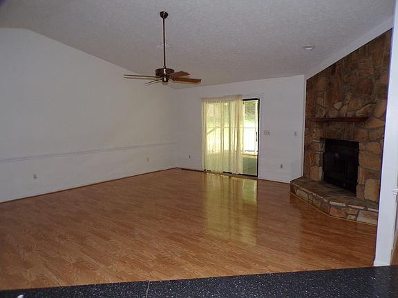 4th image of 113 Forest Ct