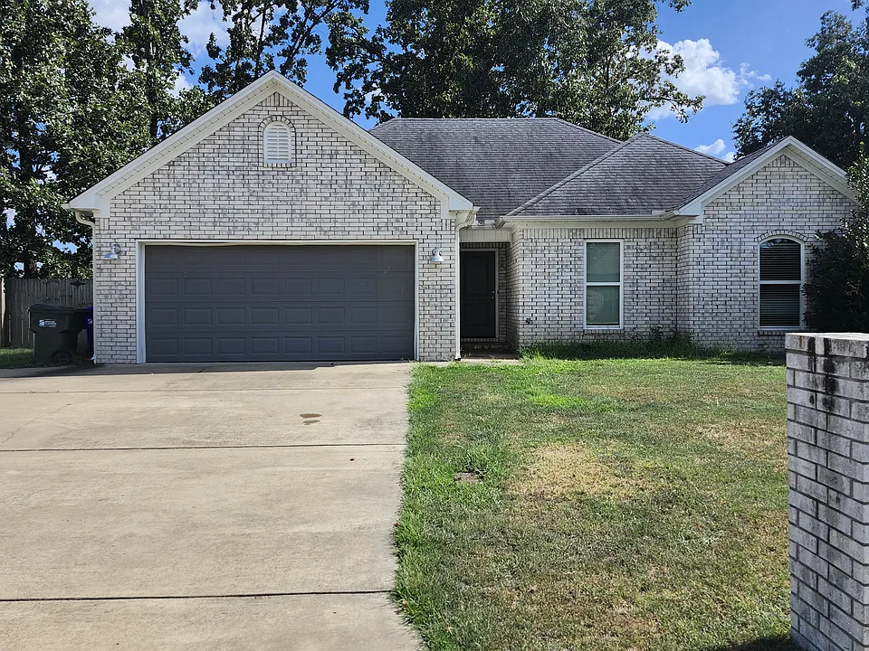 1225 Alex St