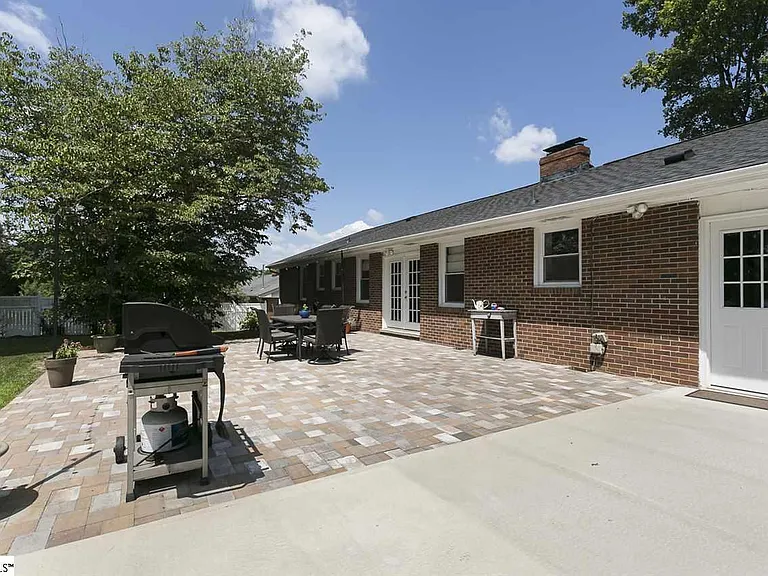 104 Mimosa Dr — Photo 24