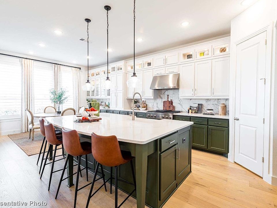 1st image of 1527 Sorrento Way