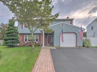 56 Lorelei Dr, Howell, NJ 07731