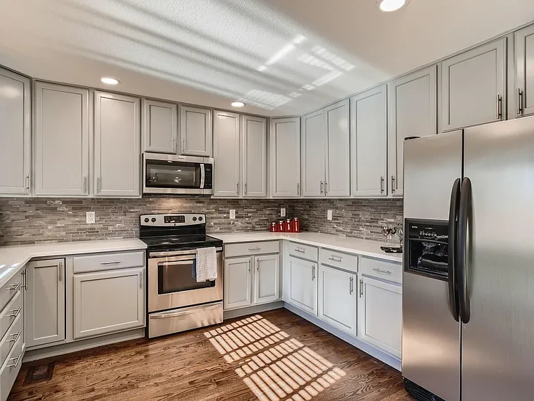 2106 Mountain Iris Dr — Photo 5