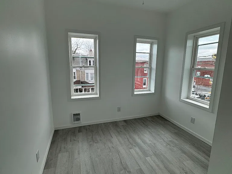 547 N 8th St #2 — Photo 8