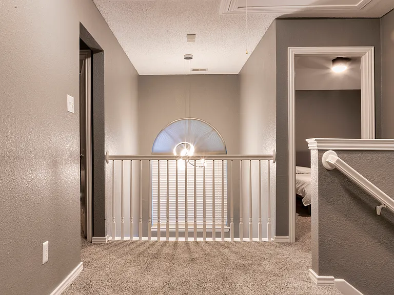 9805 Cliffside Dr — Photo 44