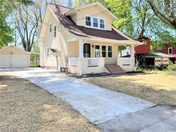 18 Outlook Dr, Tallmadge, OH 44278