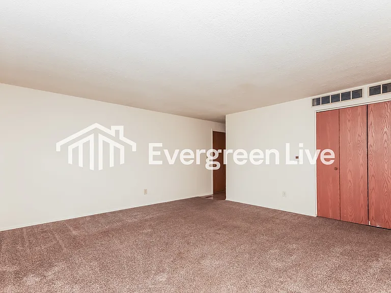 6240 Greenfield Way — Photo 10