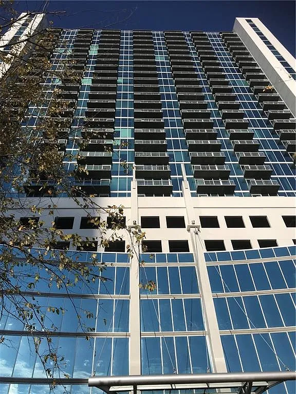 1 bed, 764 sqft, $1,900 — Photo 2