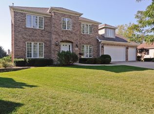 12 Ashwood Ct, Sugar Grove, IL 60554