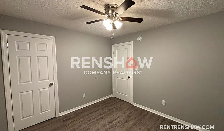 893 Pearce St — Photo 4