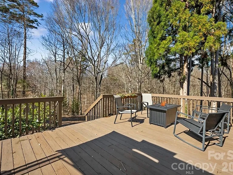 1665 Sherwood Ct — Photo 6