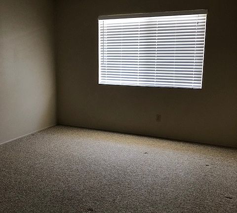 5th image of 140 Towne Ter