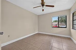 660 Royalty Ct — Photo 21