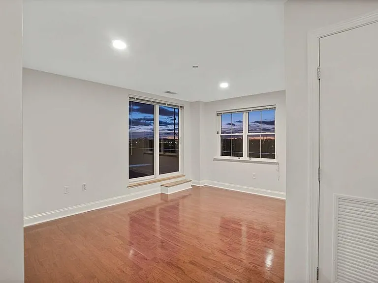 120 Wyllis Ave #424 — Photo 3