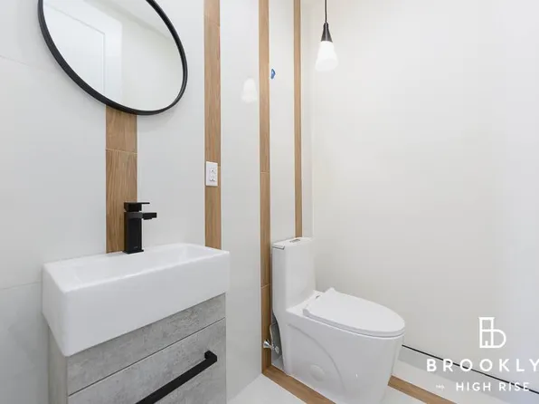 1692 Pacific Street image 12 of 18