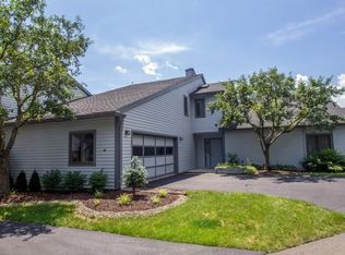 8 Twin Ponds Dr, Kingston, NY 12401