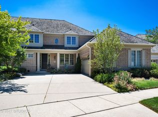 2222 Royal Ridge Dr, Northbrook, IL 60062