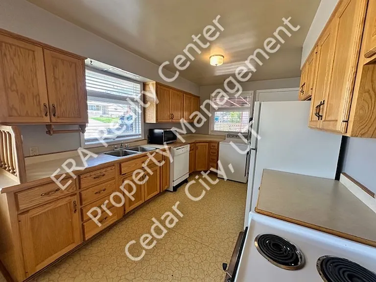 294 S Dewey Ave — Photo 8