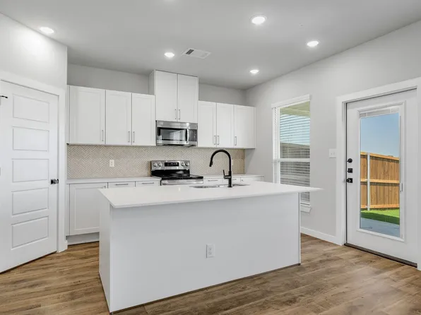 7001 Guilford Ct, Midlothian, TX 76065