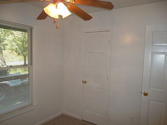 4th image of 7711 Kelly Ave