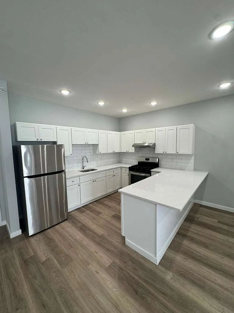 2 bed, $2,209 — Photo 3