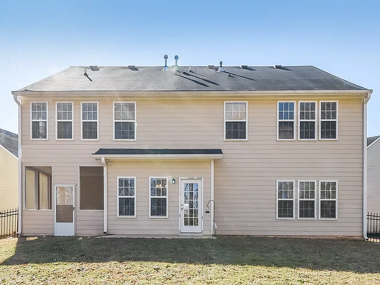 1061 Southwood Dr — Photo 17