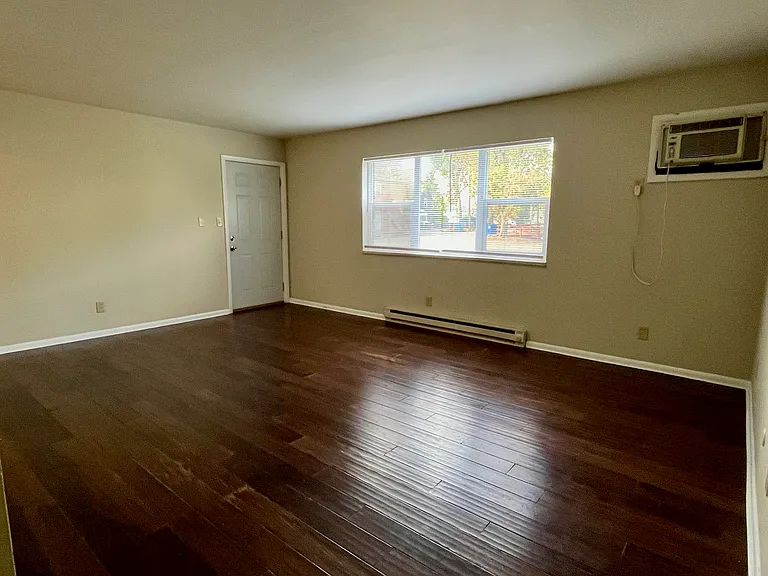 320 E Canedy St #4 — Photo 1