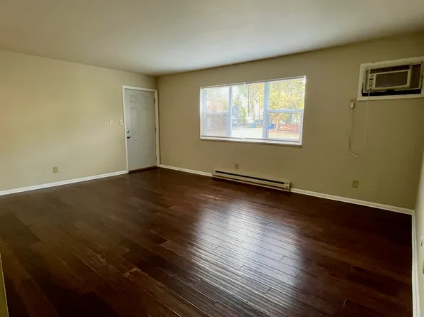 320 E Canedy St #4, Springfield, IL 62703