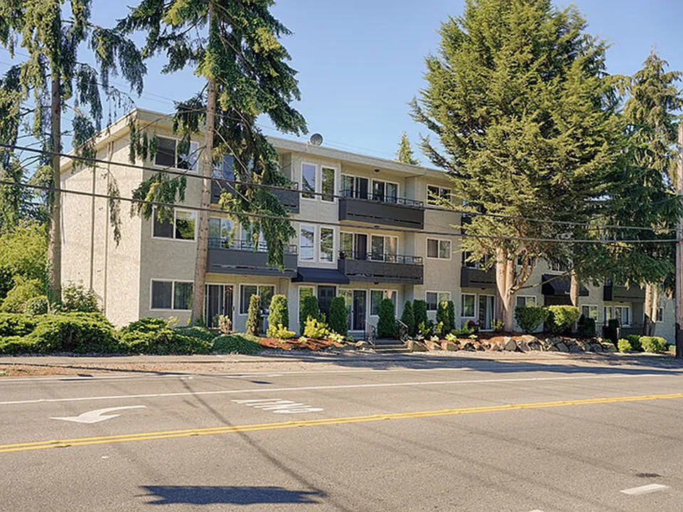 Spacious unit nestled across from Bitterlake Park & Lake, walk to shops and stores!