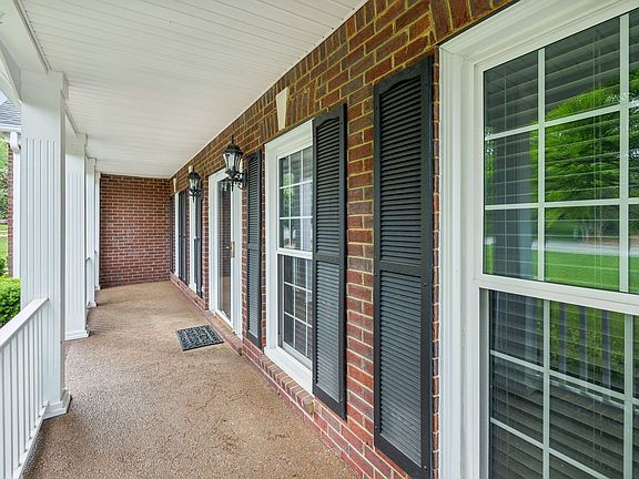 5th image of 529 Montridge Ct