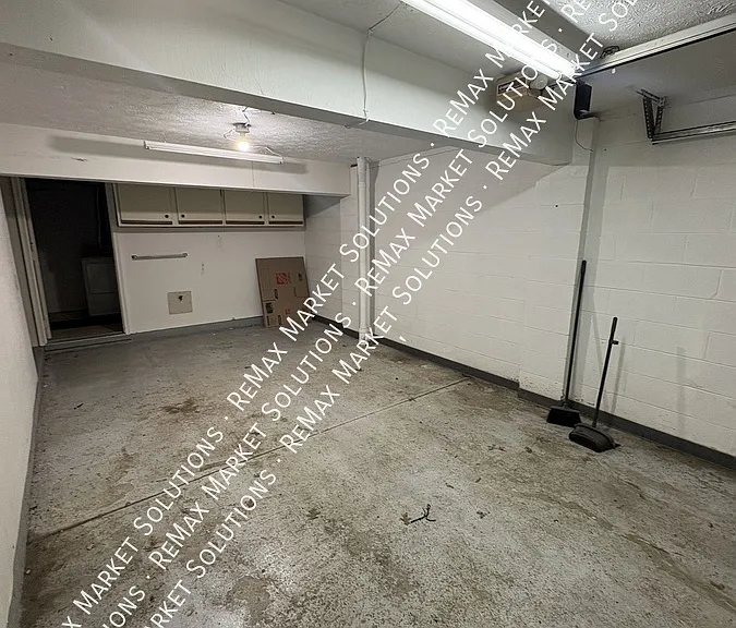 605 Center Ave — Photo 13