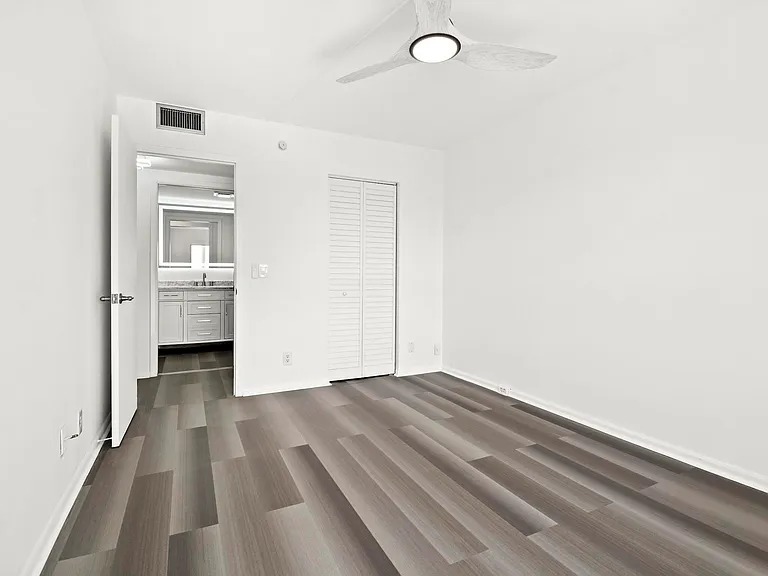 4047 Lincoln Pl #C — Photo 13