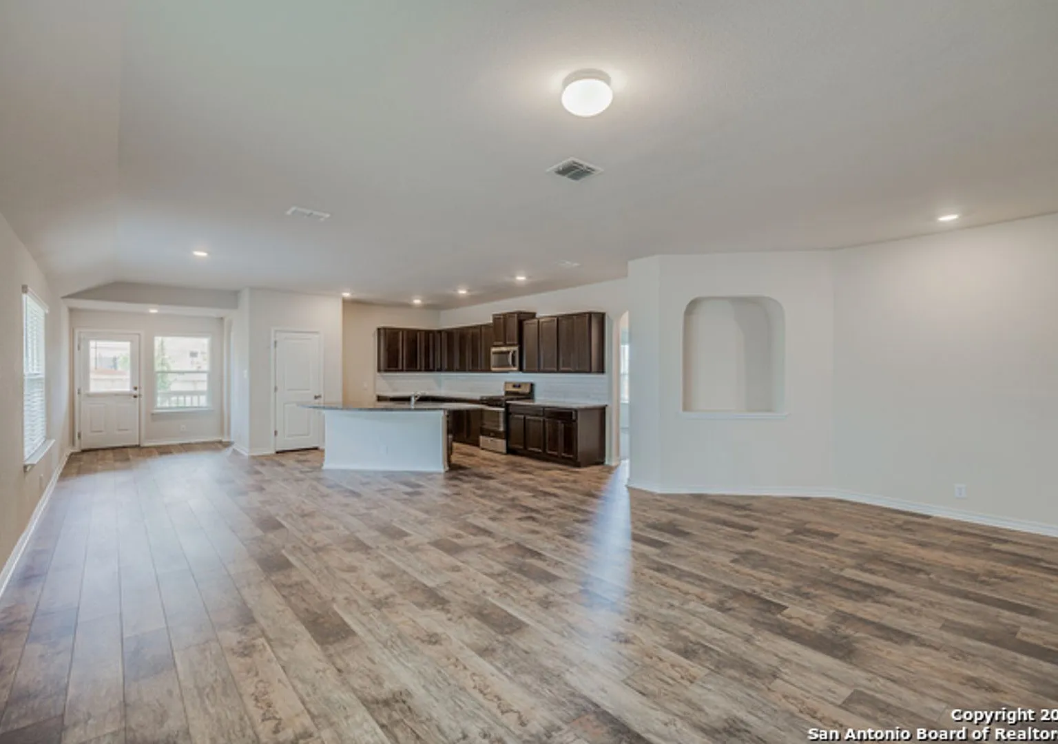 4 Bedroom/2 Bath Riverstone Subdivision — Photo 2