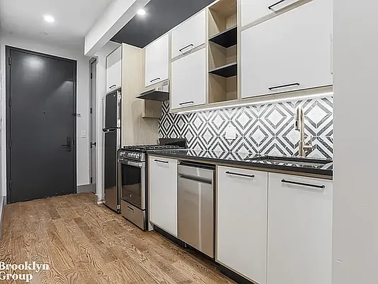 1896 De Kalb Ave #2A — Photo 3