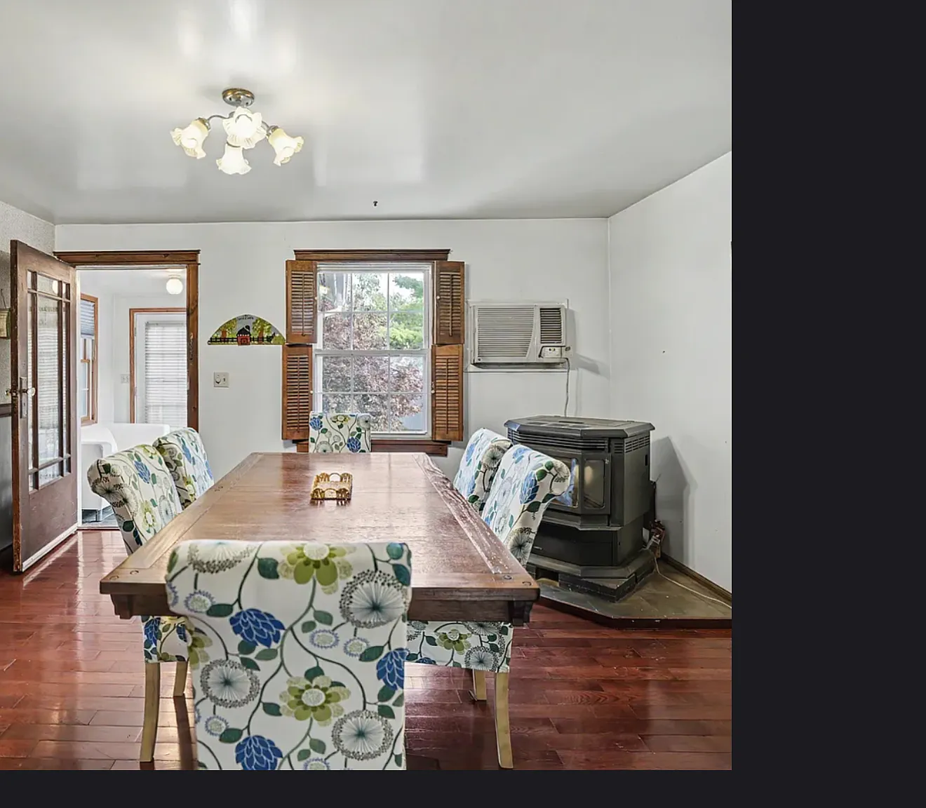 3 bed, 3000 sqft, $2,800 — Photo 2